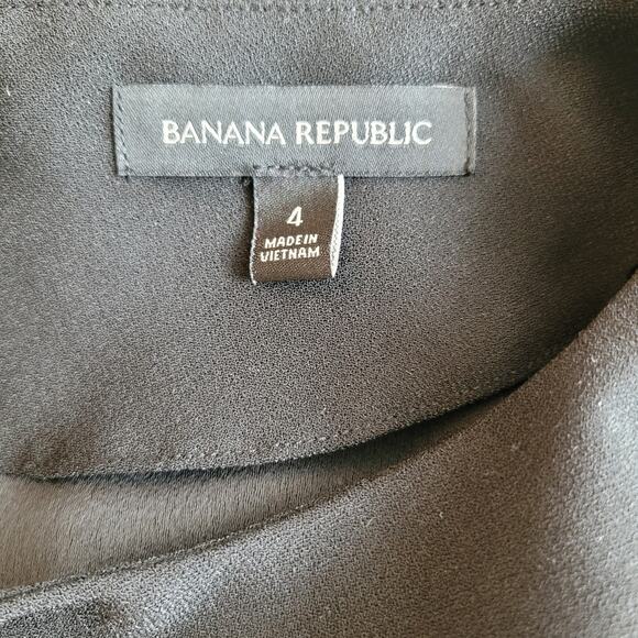 Banana Republic Button-Back Closure Ruffle Cuff Shift Dress Pockets Size 4 LBD - Picture 8 of 10